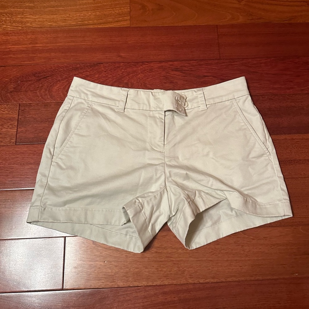 Vineyard Vines women's khaki 3.5" inseam shorts size 2